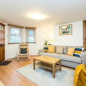 New Stylish 1 Bedroom Flat With Garden | Apartment